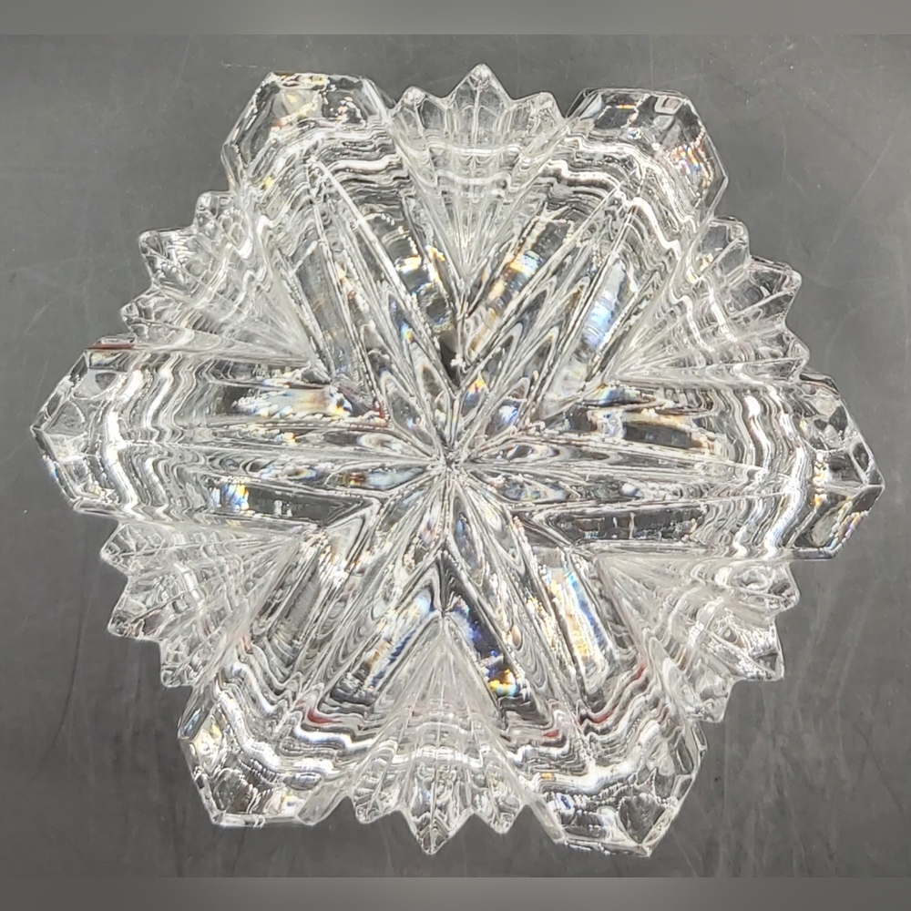 Crystal snowflake trinket box
